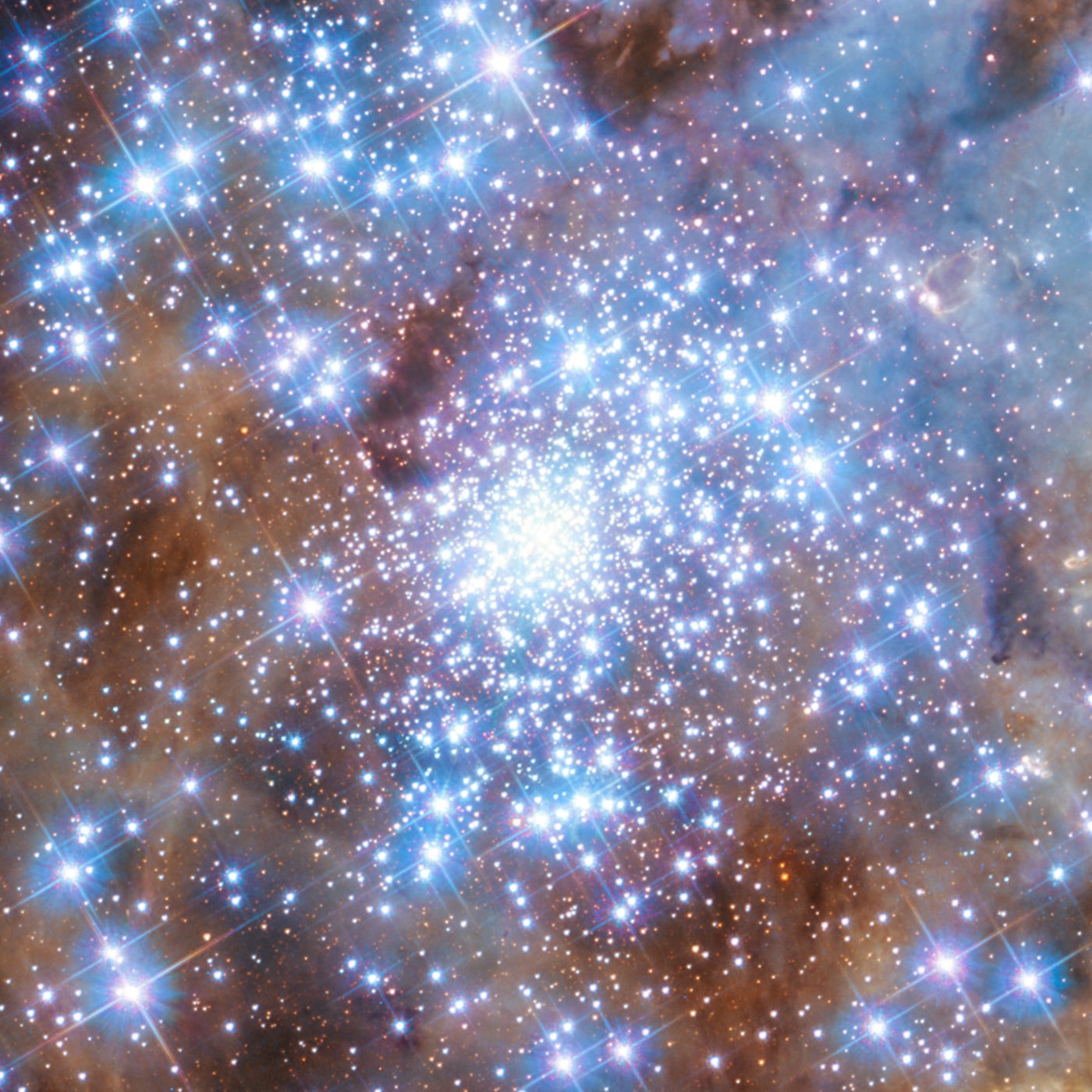 Aglomerado R136 registrado pelo telescópio espacial Hubble