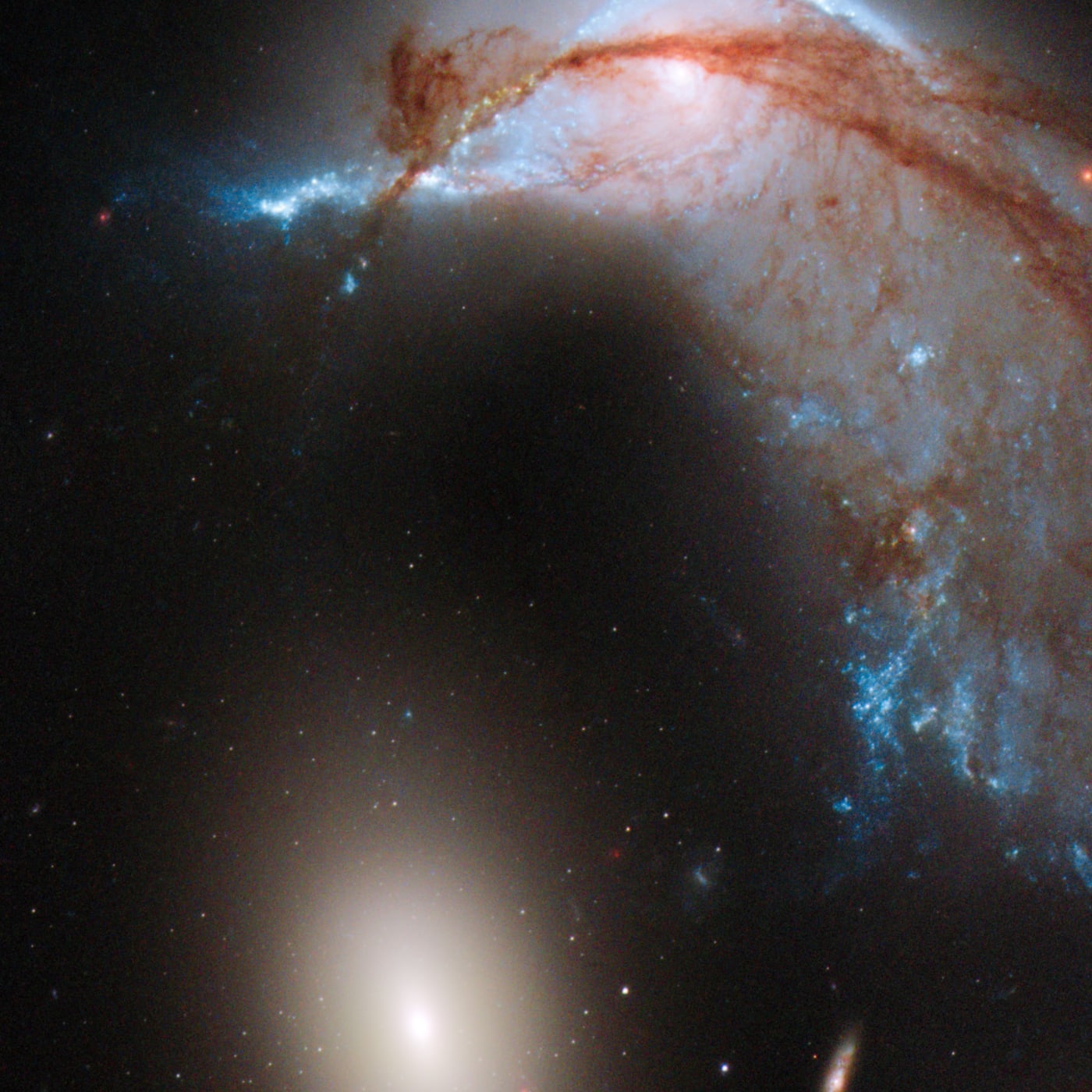 Arp 142, o Pinguim e o Ovo registrado pelo telescópio espacial Hubble