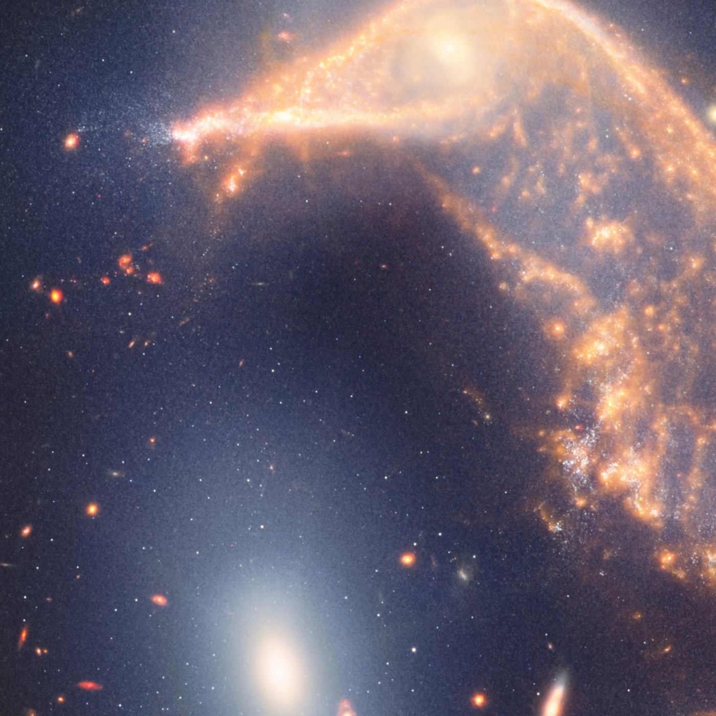 Arp 142, o Pinguim e o Ovo registrado pelo telescópio espacial James Webb
