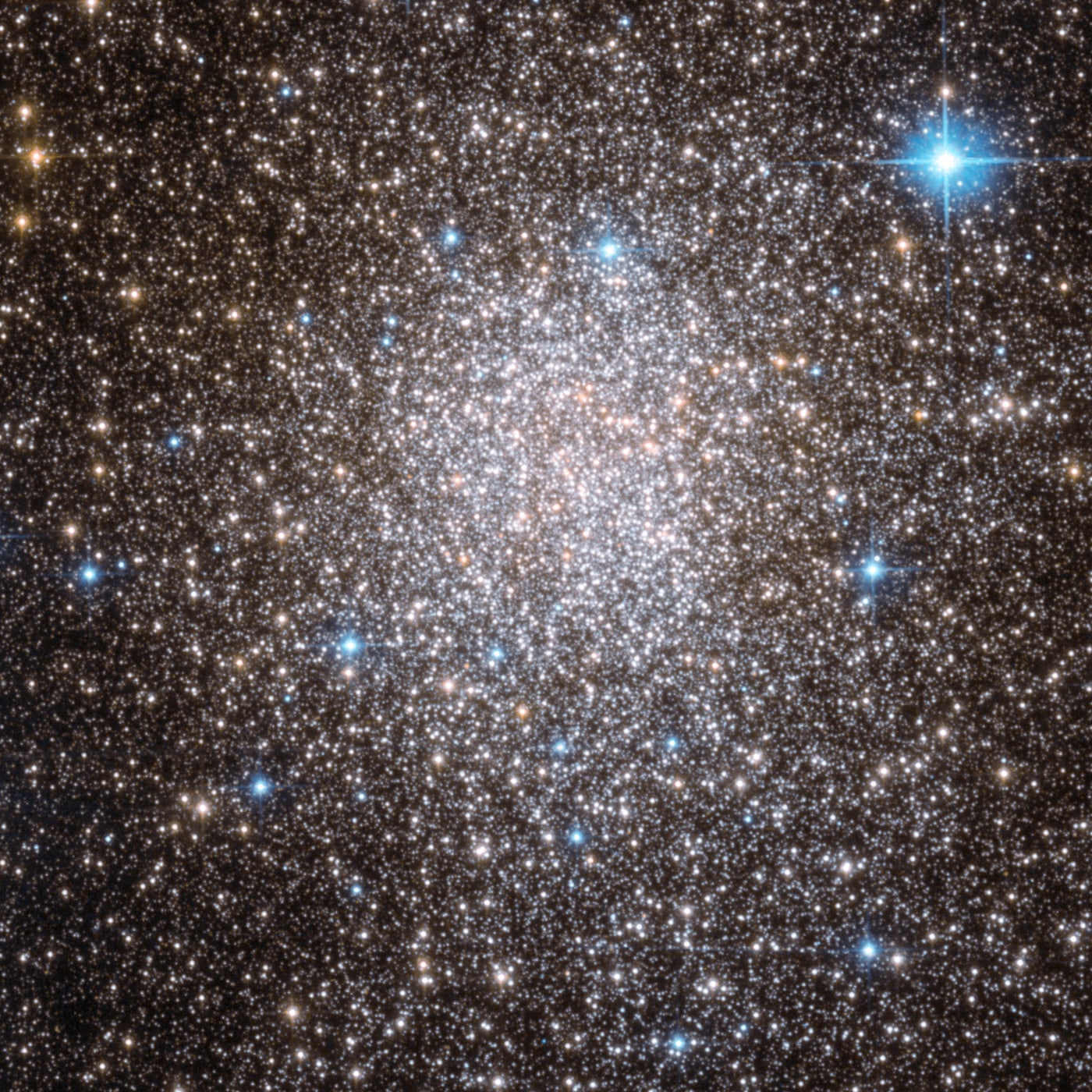 Terzan 5 registrado pelo telescópio espacial Hubble