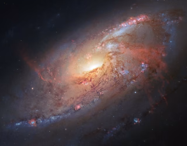 Galáxia Messier 106, em imagem do Hubble
