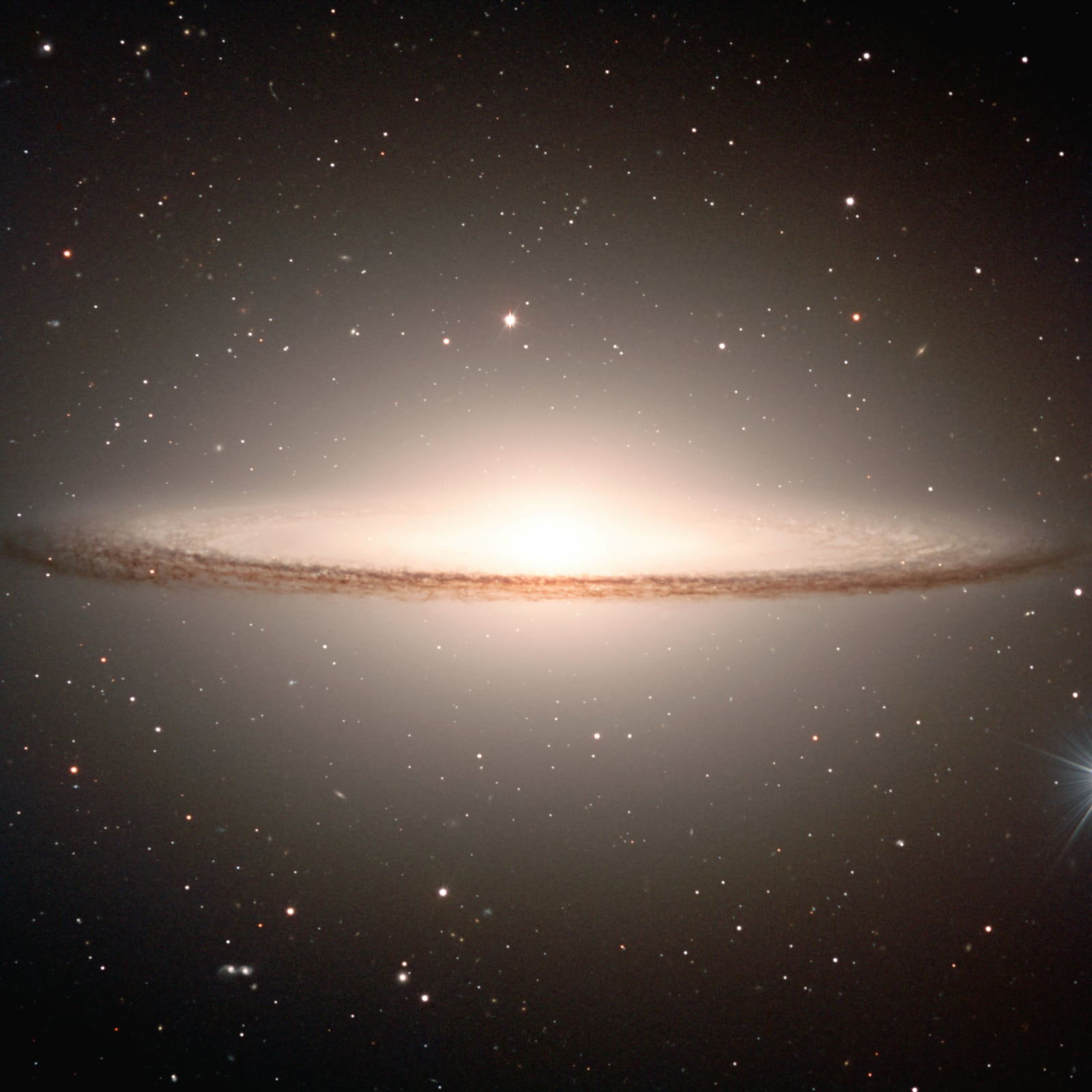 Galáxia do Sombrero, galáxia registrada pelo Very Large Telescope