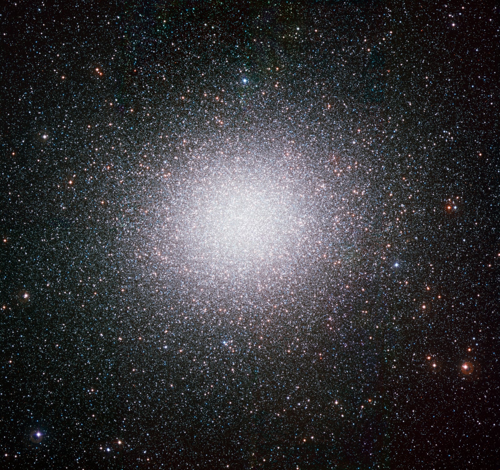 Ômega Centauri, aglomerado globular registrada pelo MPG/ESO 2.2-metre telescope