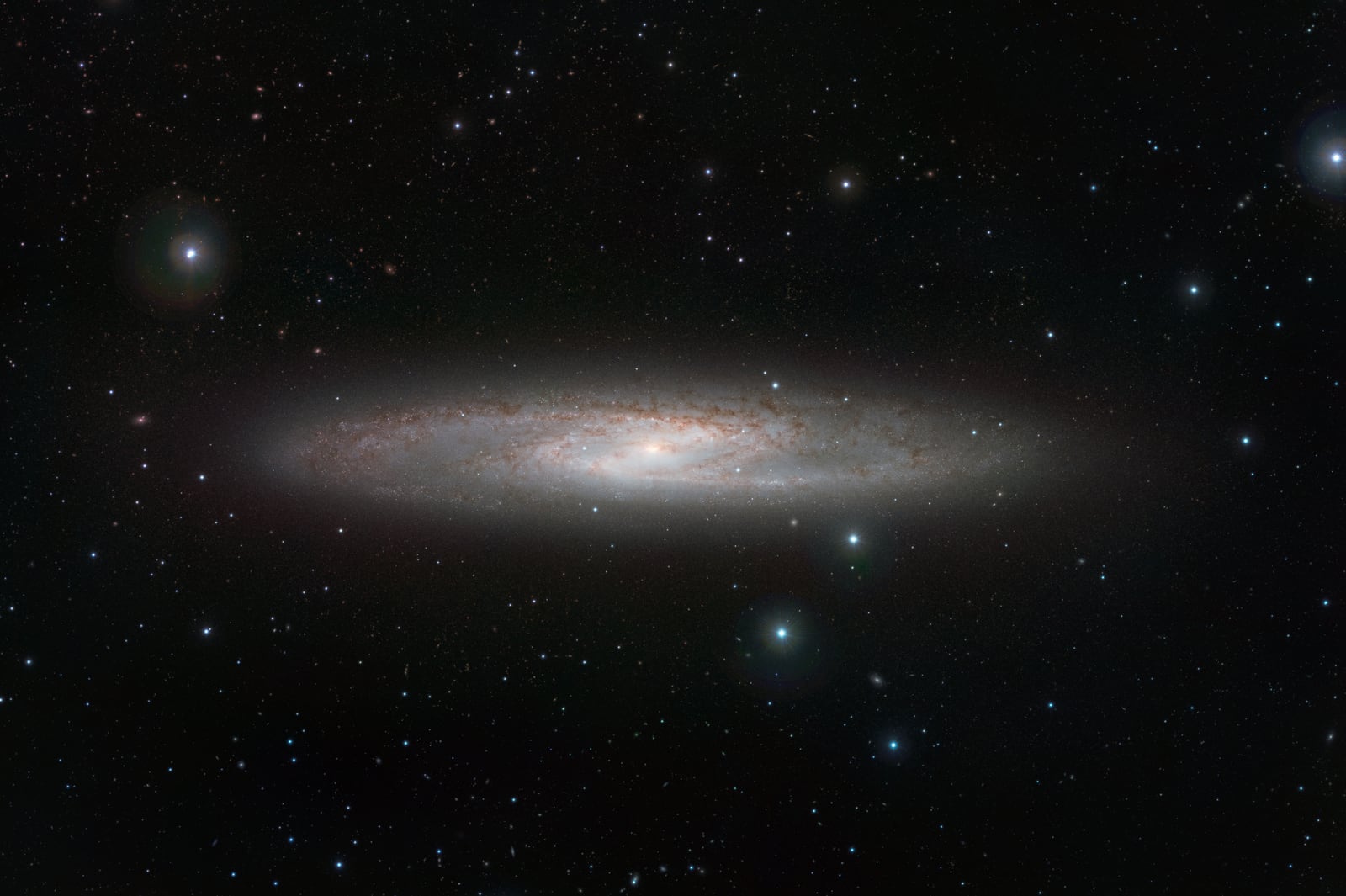 Galáxia do Escultor, galáxia registrada pelo Visible and Infrared Survey Telescope for Astronomy