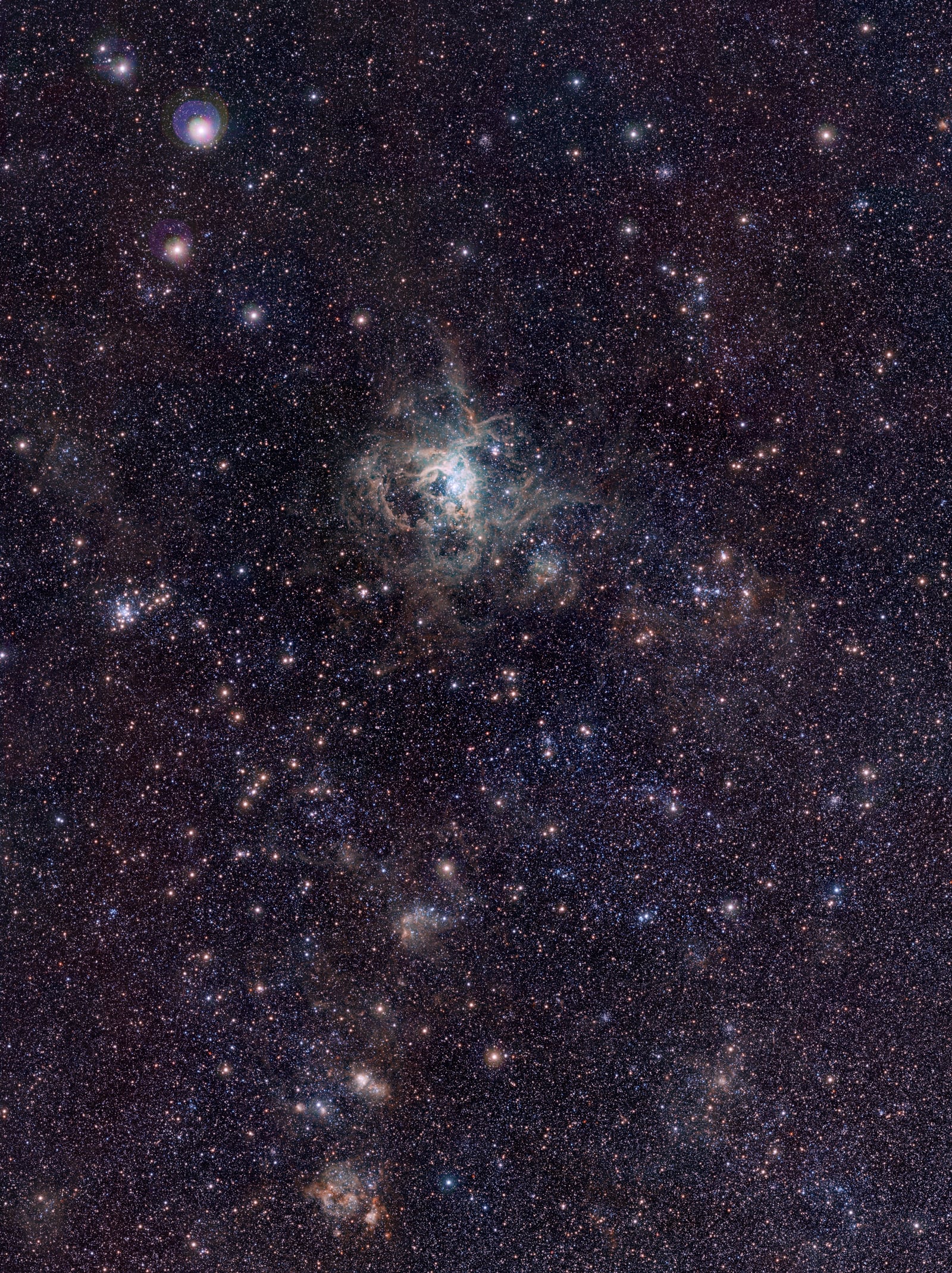 Nebulosa da Tarântula, região de formação de estrelas registrada pelo Visible and Infrared Survey Telescope for Astronomy