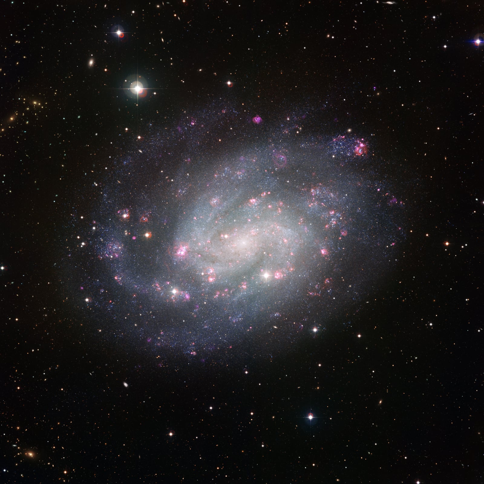 Galáxia NGC 300, galáxia em grupo registrada pelo MPG/ESO 2.2-metre telescope