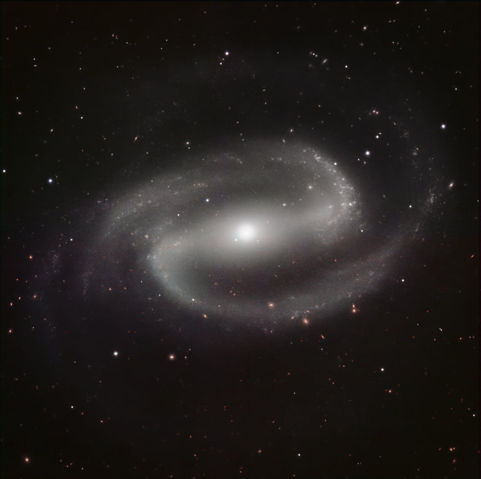 Galáxia espiral barrada NGC 1300, galáxia seyfert tipo 2, em imagem do Very Large Telescope