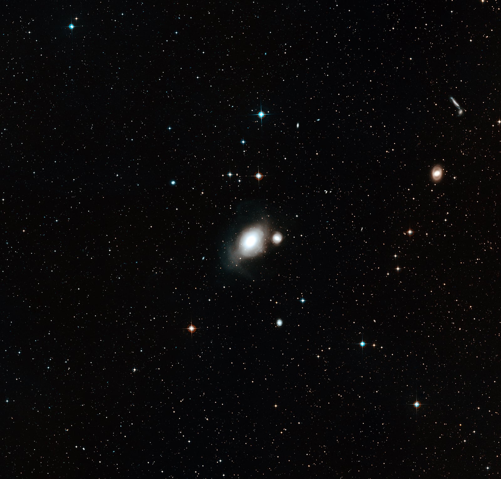 Galáxia NGC 1316, galáxia registrada pelo Digitized Sky Survey 2