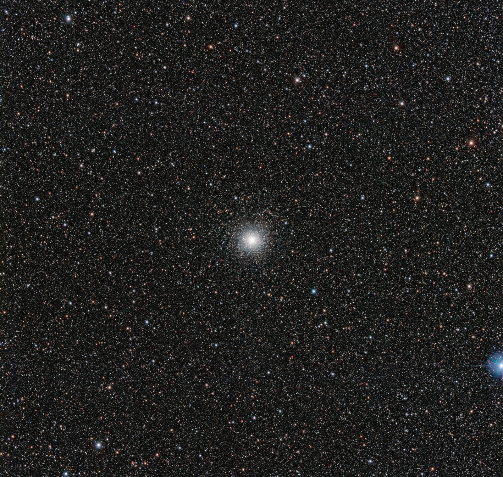 Aglomerado Messier 54, aglomerado globular registrada pelo VLT Survey Telescope