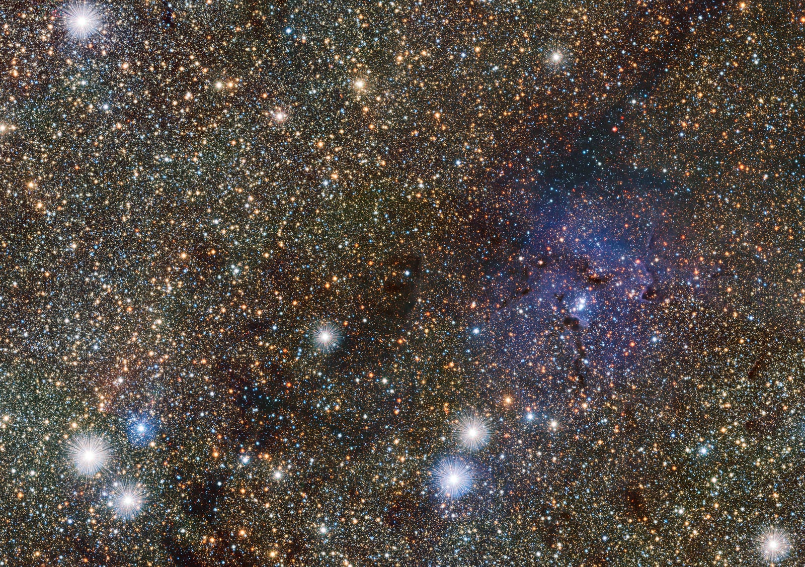 Nebulosa Trífida, nebulosa de emissão, em imagem do Visible and Infrared Survey Telescope for Astronomy