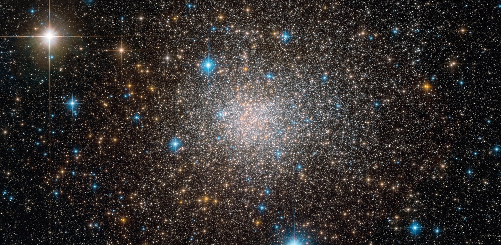 Terzan 5, aglomerado globular registrada pelo Hubble Space Telescope