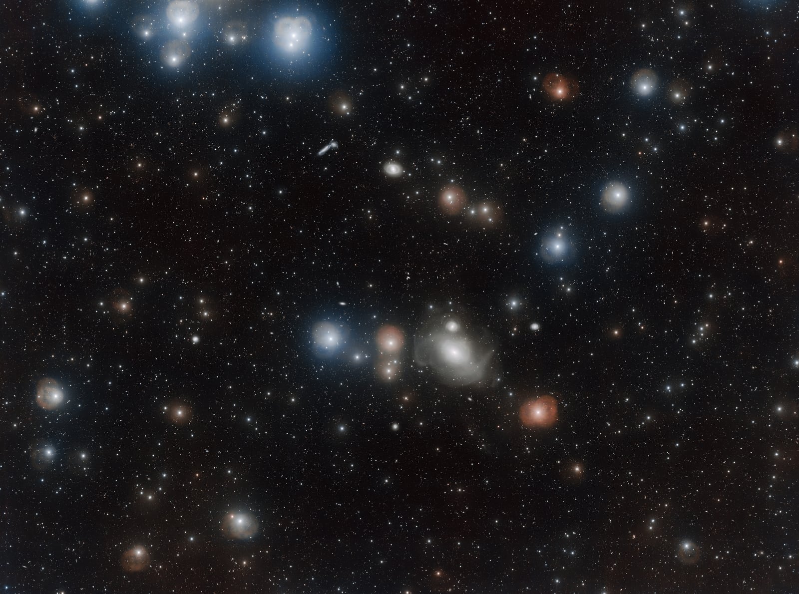 Galáxia NGC 1316, galáxia registrada pelo VLT Survey Telescope