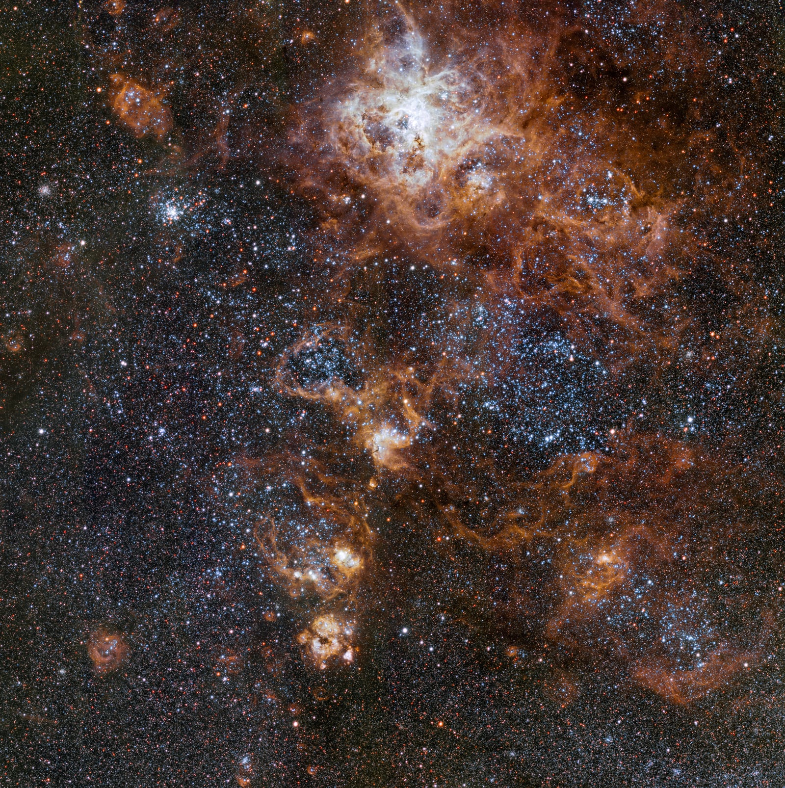Nebulosa da Tarântula, região de formação de estrelas registrada pelo VLT Survey Telescope