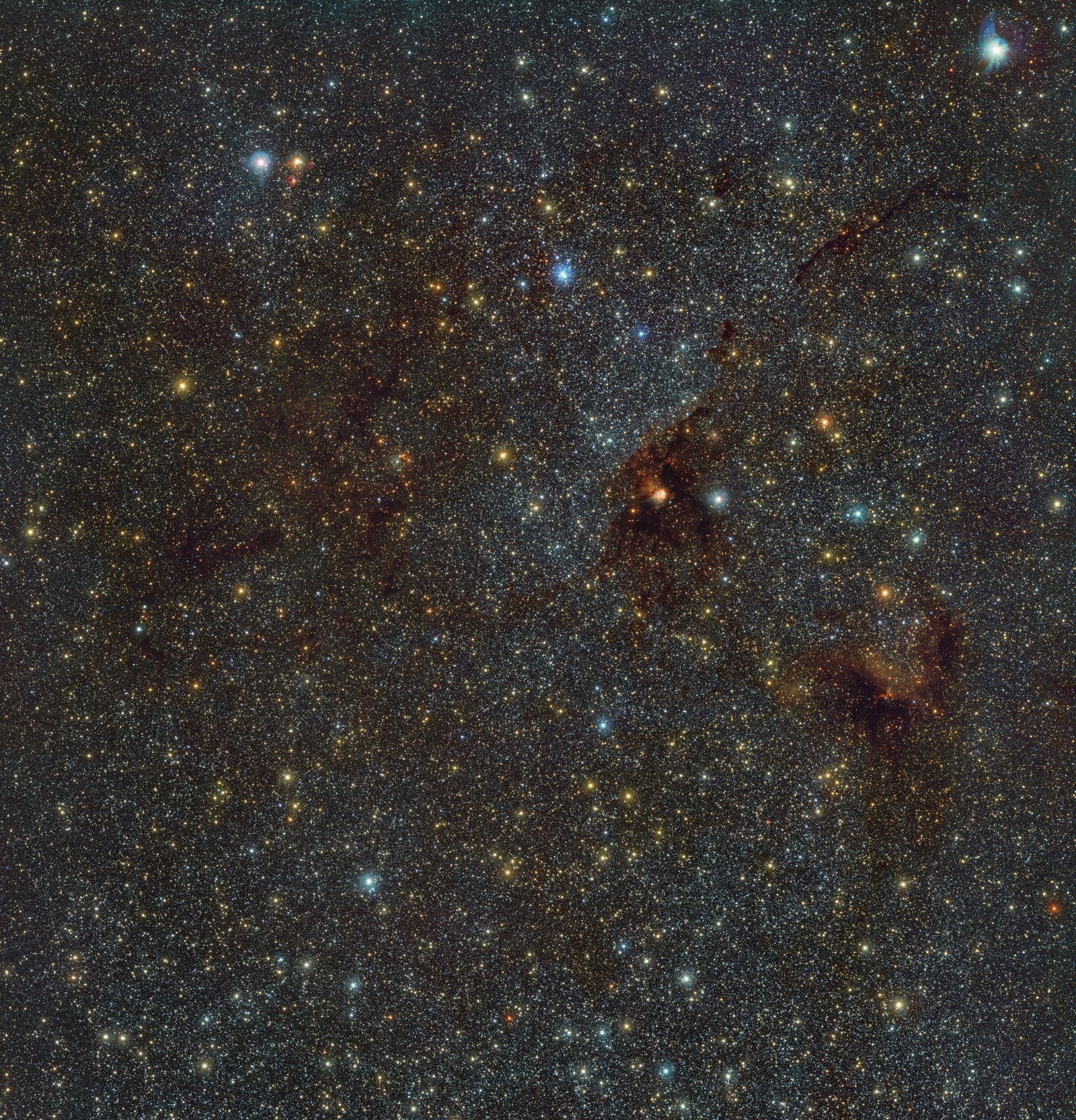 Nebulosa NGC 6188, meio interestelar