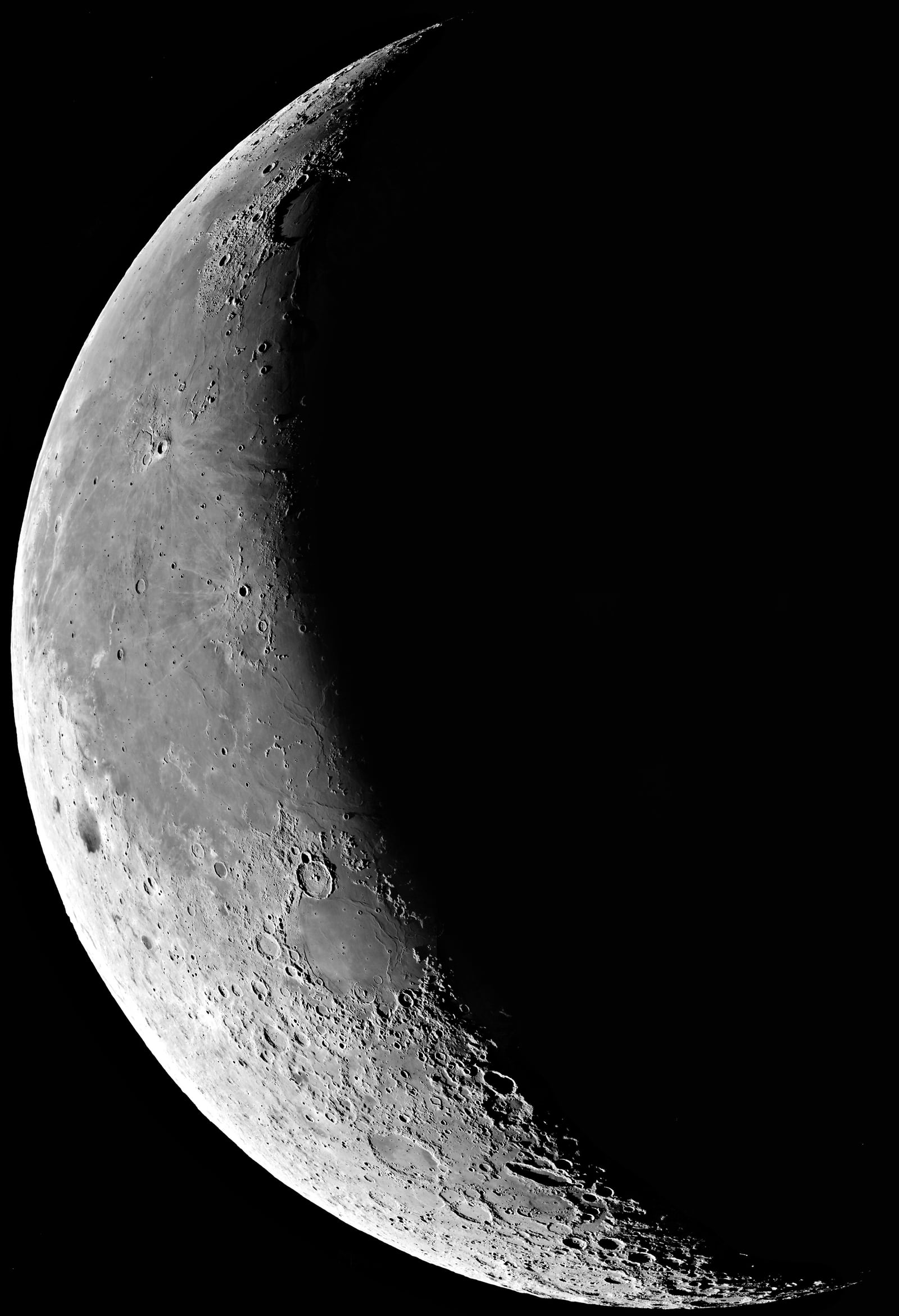 A Lua, satélite natural registrada pelo MPG/ESO 2.2-metre telescope