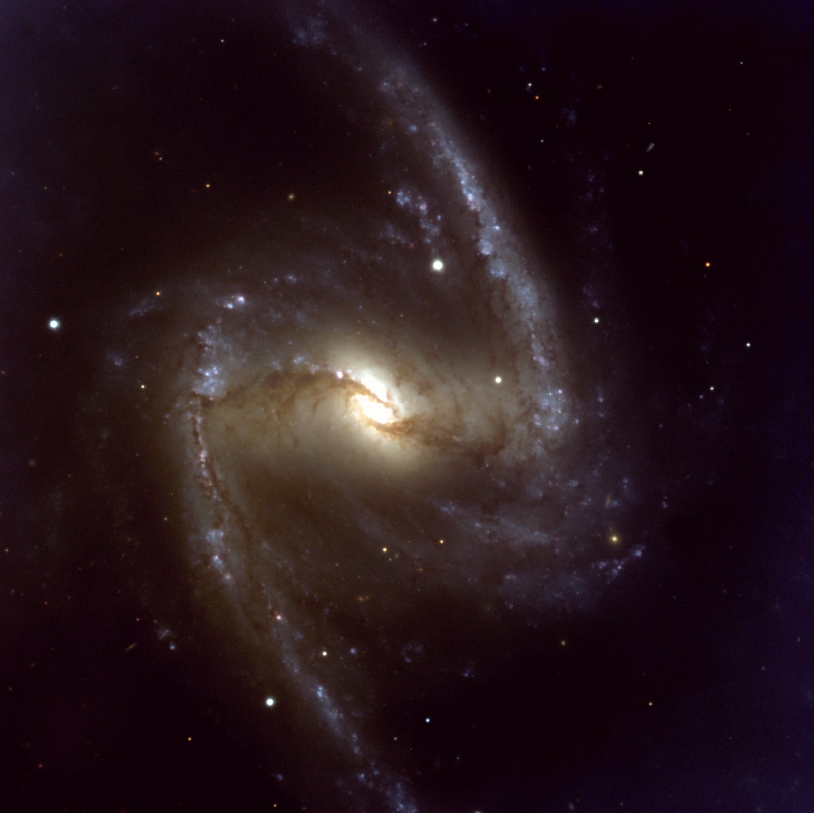 Galáxia NGC 1365, galáxia registrada pelo Very Large Telescope
