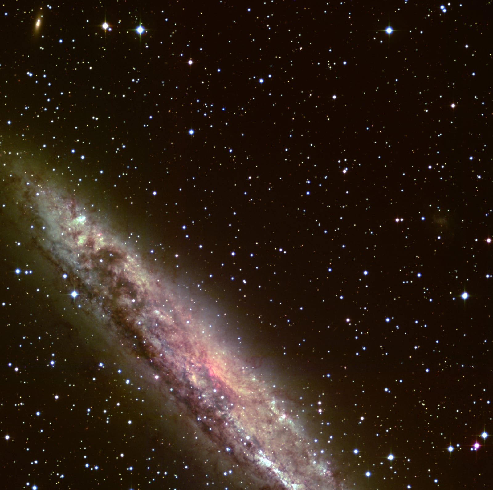 Galáxia NGC 4945, galáxia, em imagem do MPG/ESO 2.2-metre telescope