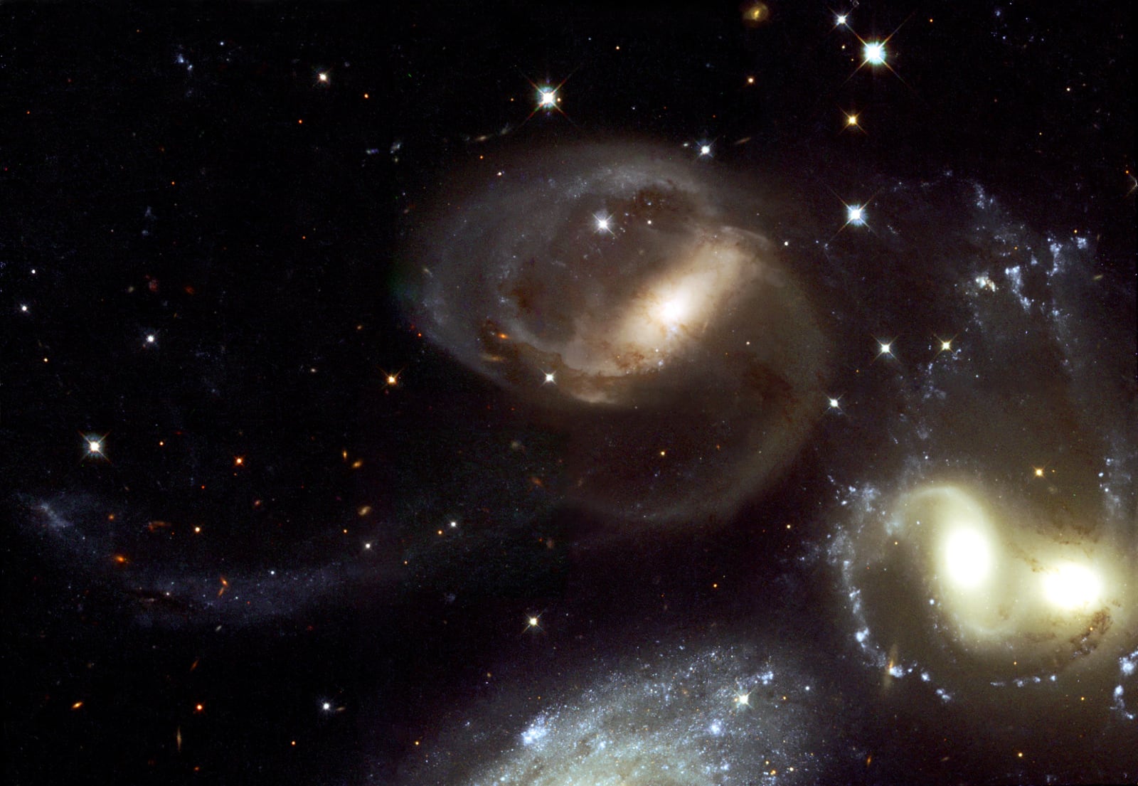 Quinteto de Stephan, galáxias em interação, em imagem do Hubble Space Telescope