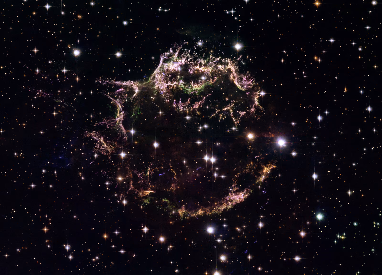 Cassiopeia A registrado pelo telescópio espacial Hubble