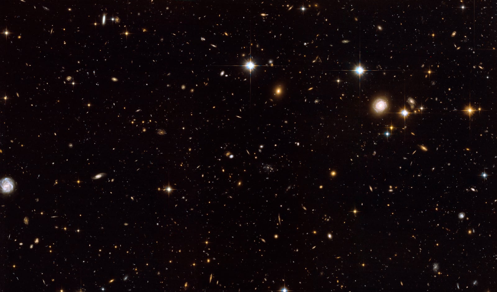 Galáxia Teia de Aranha, galáxia, em imagem do Hubble Space Telescope