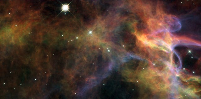 Laço do Cisne, remanescente de supernova, em imagem do Hubble Space Telescope