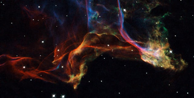 Laço do Cisne, remanescente de supernova, em imagem do Hubble Space Telescope
