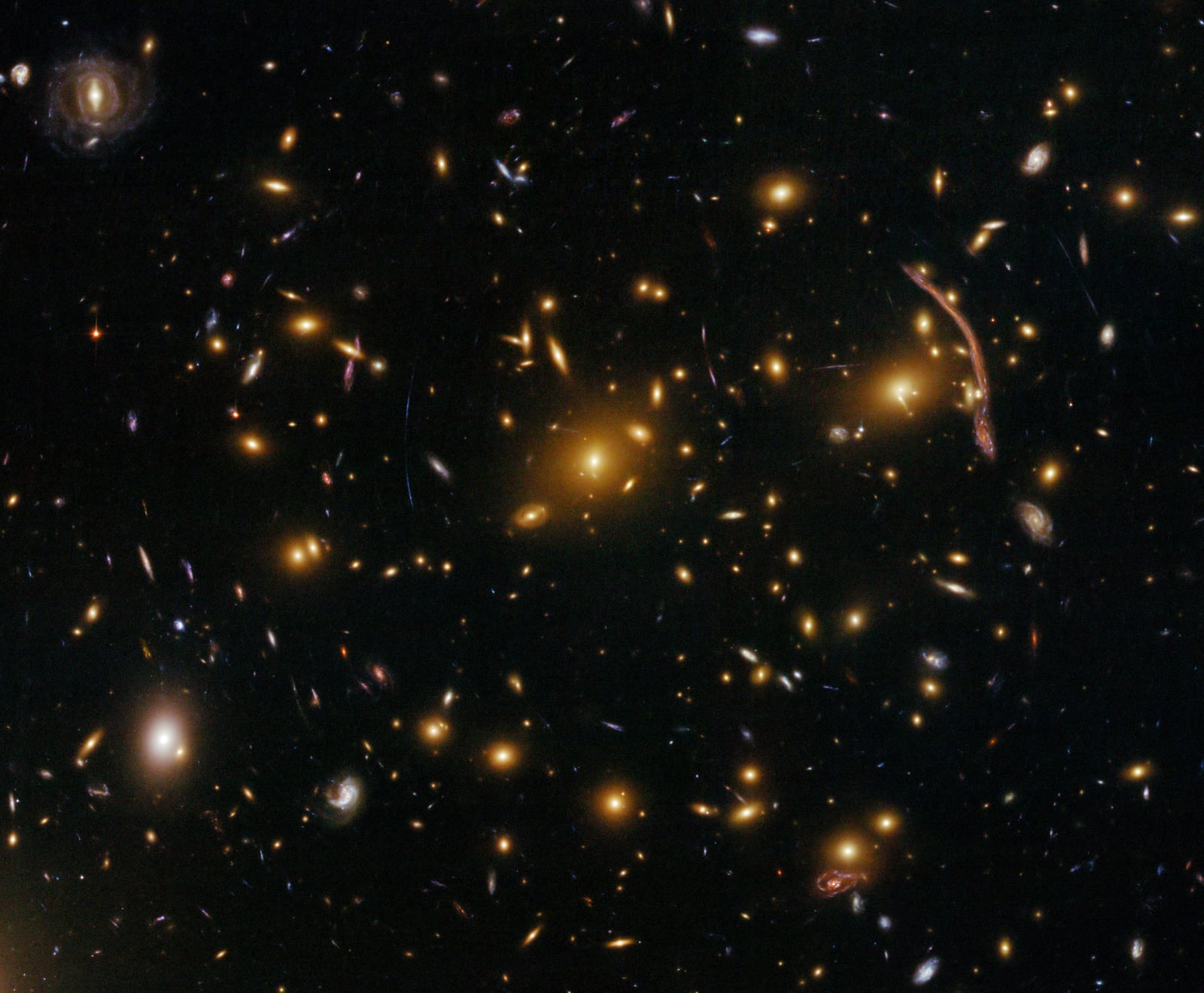 Aglomerado Abell 370, aglomerado de galáxias, em imagem do Hubble Space Telescope