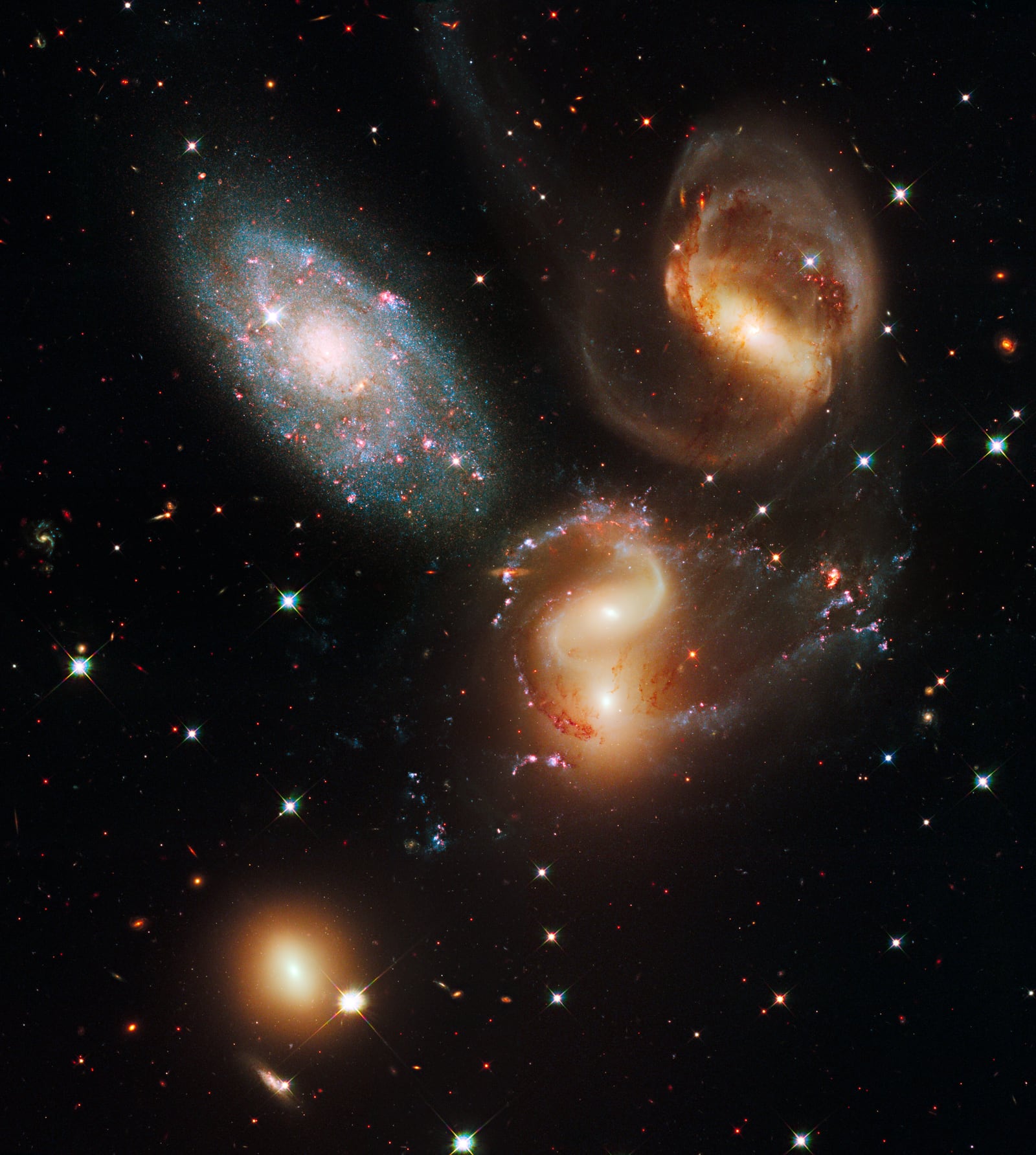 Quinteto de Stephan, galáxias em interação registrada pelo Hubble Space Telescope