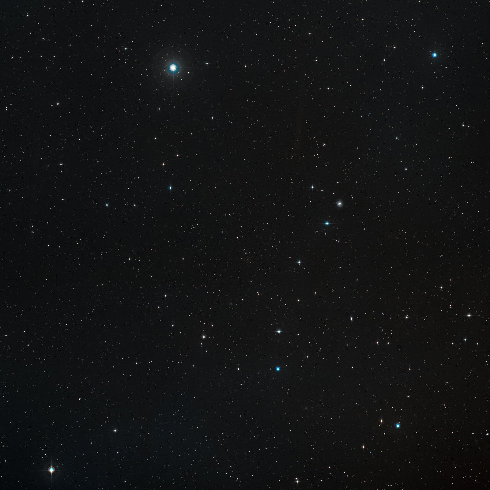 Aglomerado Abell 370, aglomerado de galáxias, em imagem do DSS