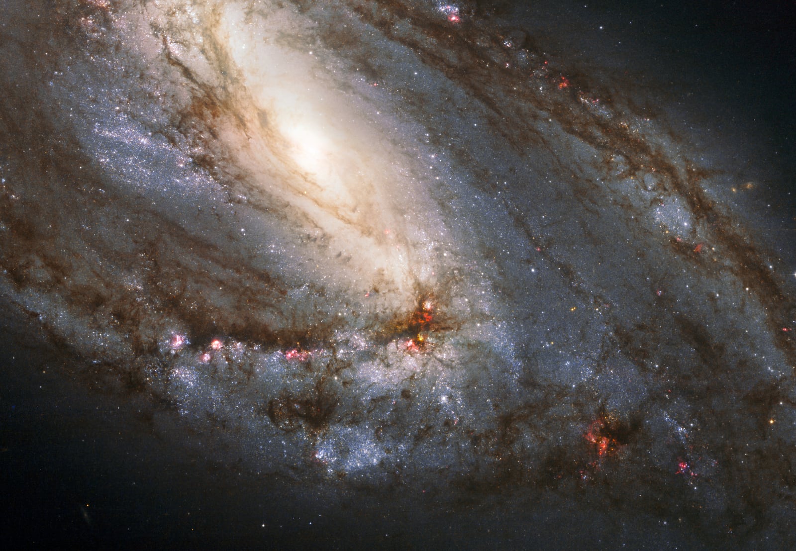 Galáxia Messier 66, galáxia registrada pelo Hubble Space Telescope