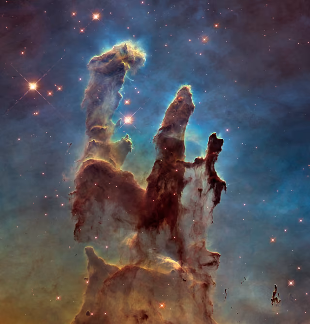 Pilares da Criação, na Nebulosa da Águia, em imagem do Hubble