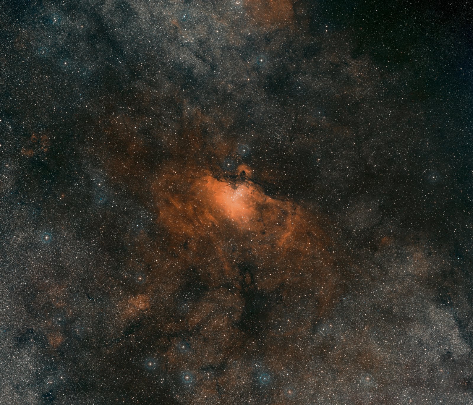 Pilares da Criação, na Nebulosa da Águia, nebulosa de emissão, em imagem do Digitized Sky Survey 2