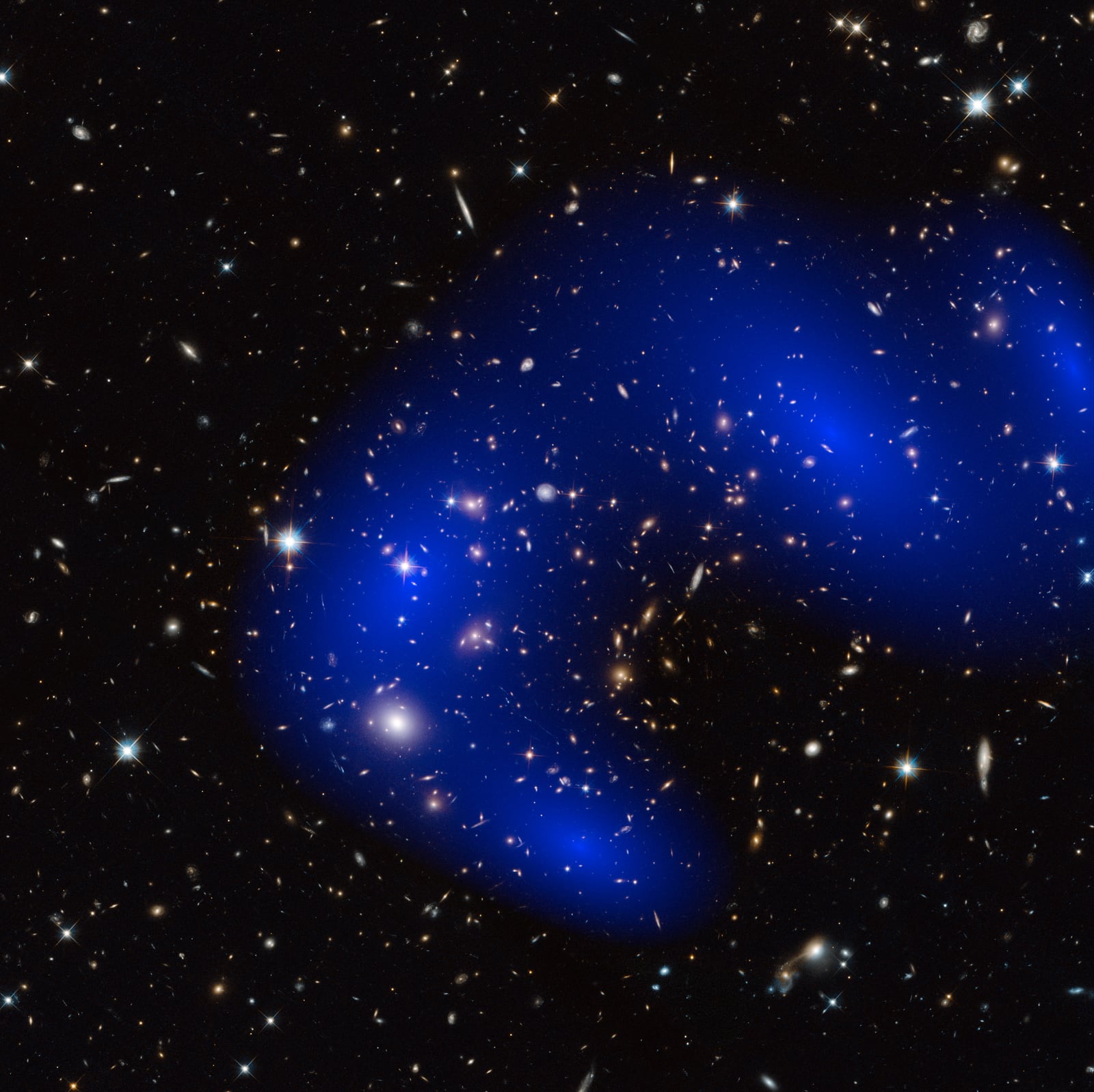 Aglomerado MACS J0717, aglomerado de galáxias, em imagem do Hubble Space Telescope