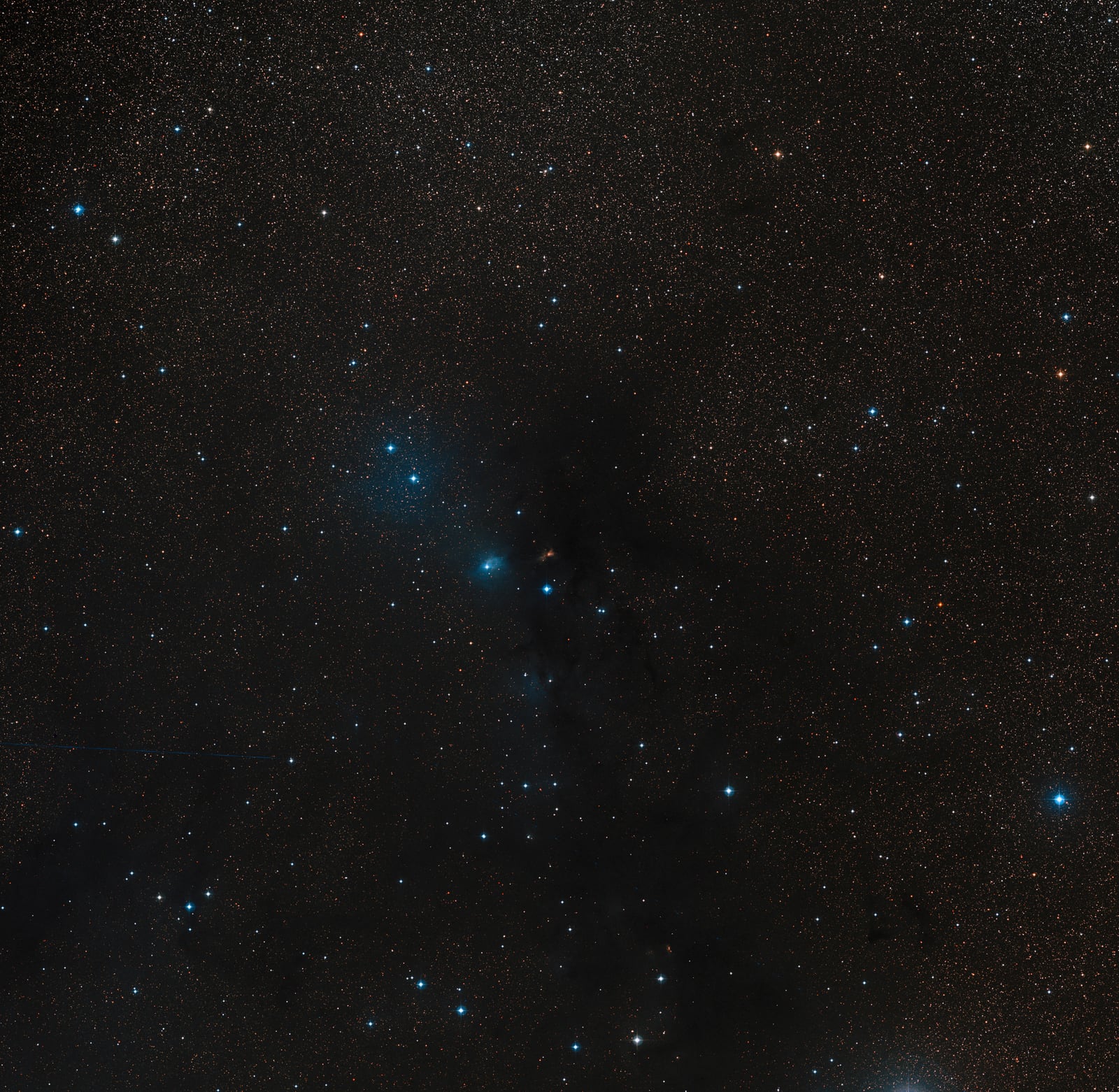 Nebulosa de Serpens, nebulosa de reflexão, em imagem do Digitized Sky Survey 2