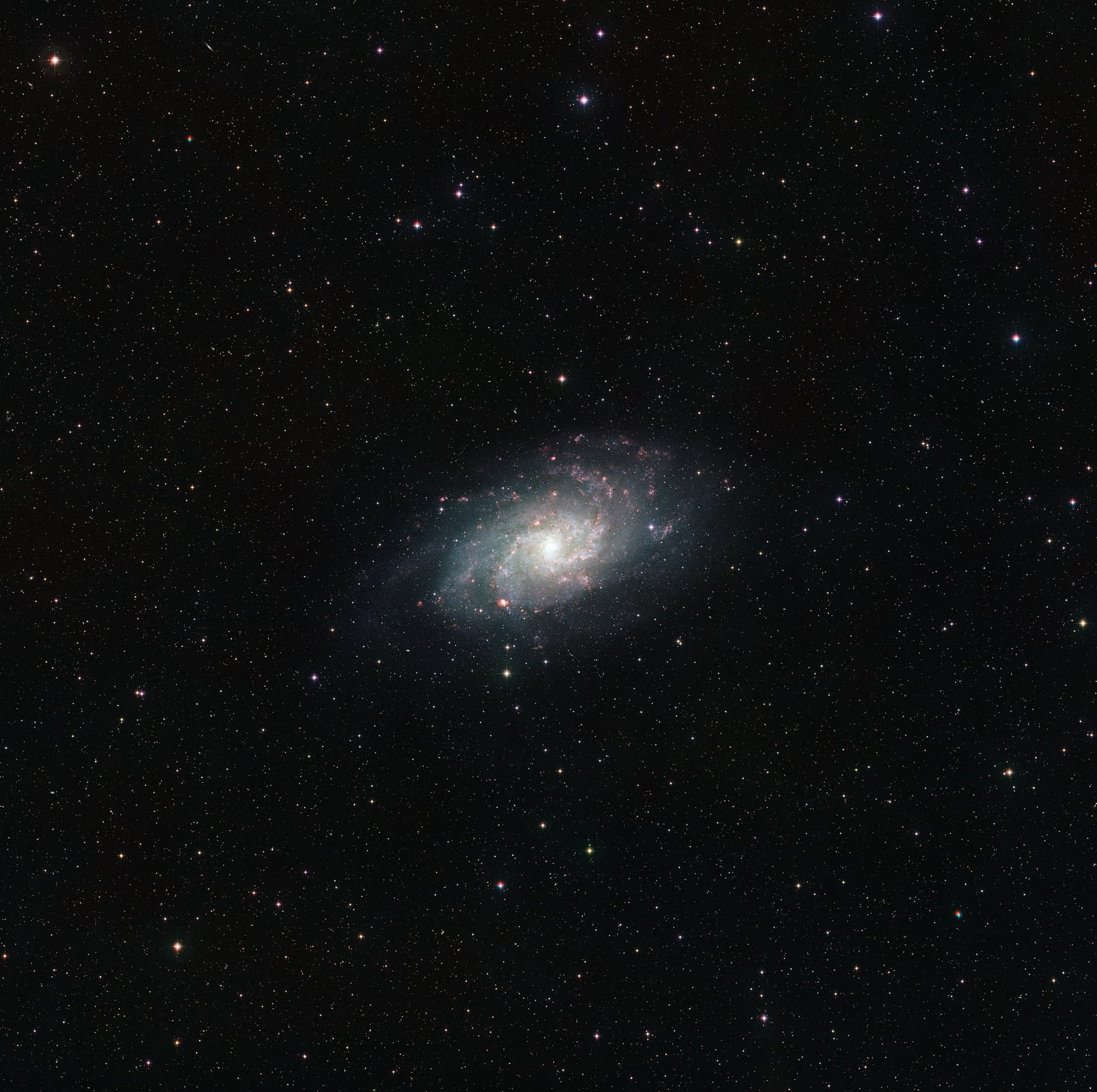 Galáxia do Triângulo, galáxia em grupo, em imagem do Digitized Sky Survey 2
