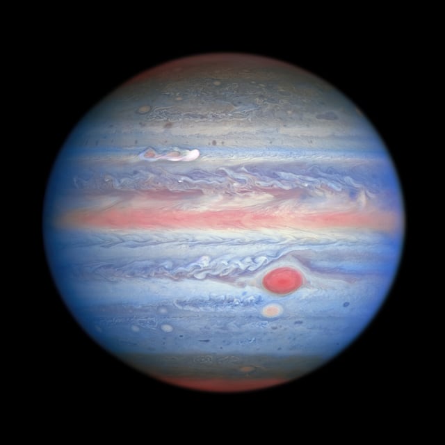 Europa, a lua de Júpiter, satélite natural registrada pelo Hubble Space Telescope