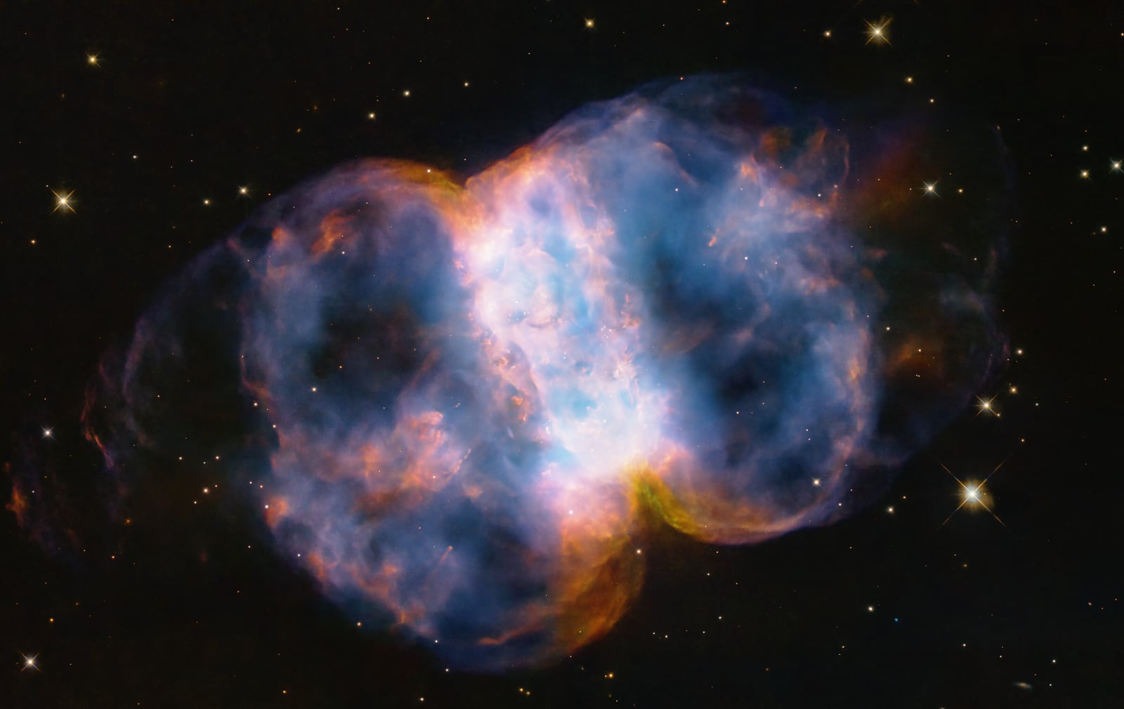 Nebulosa Messier 76, nebulosa planetária registrada pelo Hubble Space Telescope