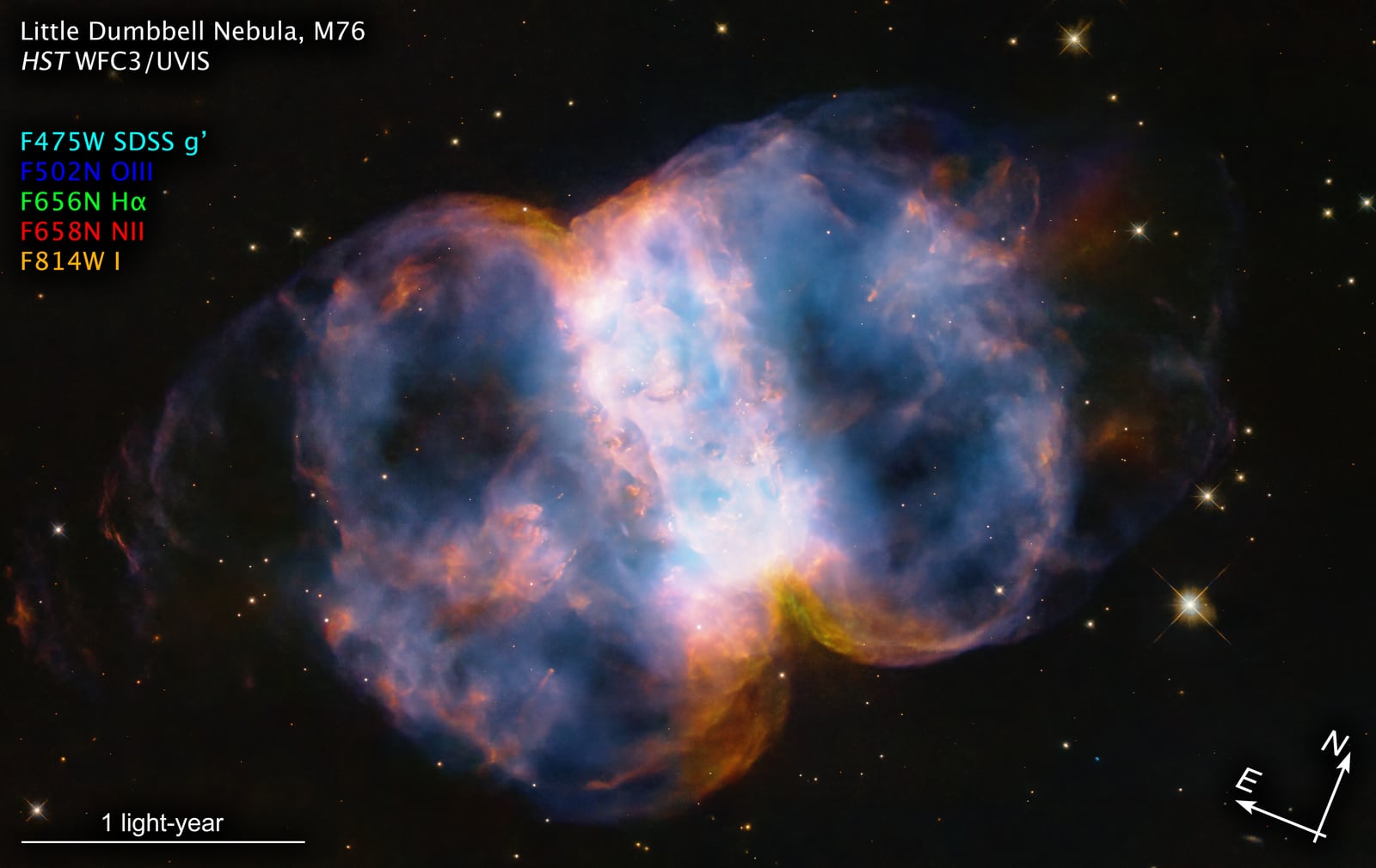 Montagem de várias imagens de Nebulosa Messier 76, nebulosa planetária