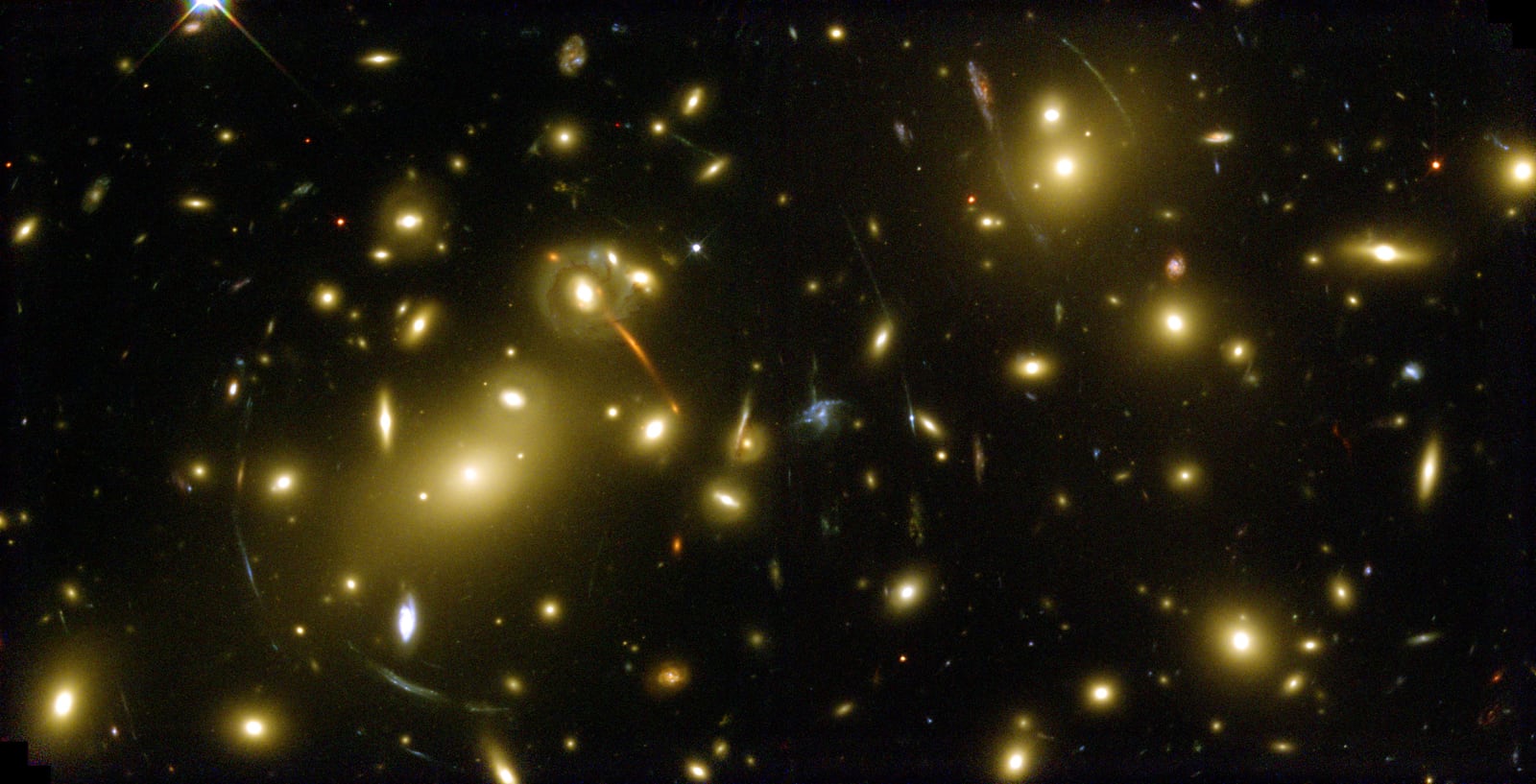 Aglomerado Abell 2218, aglomerado de galáxias, em imagem do Hubble Space Telescope