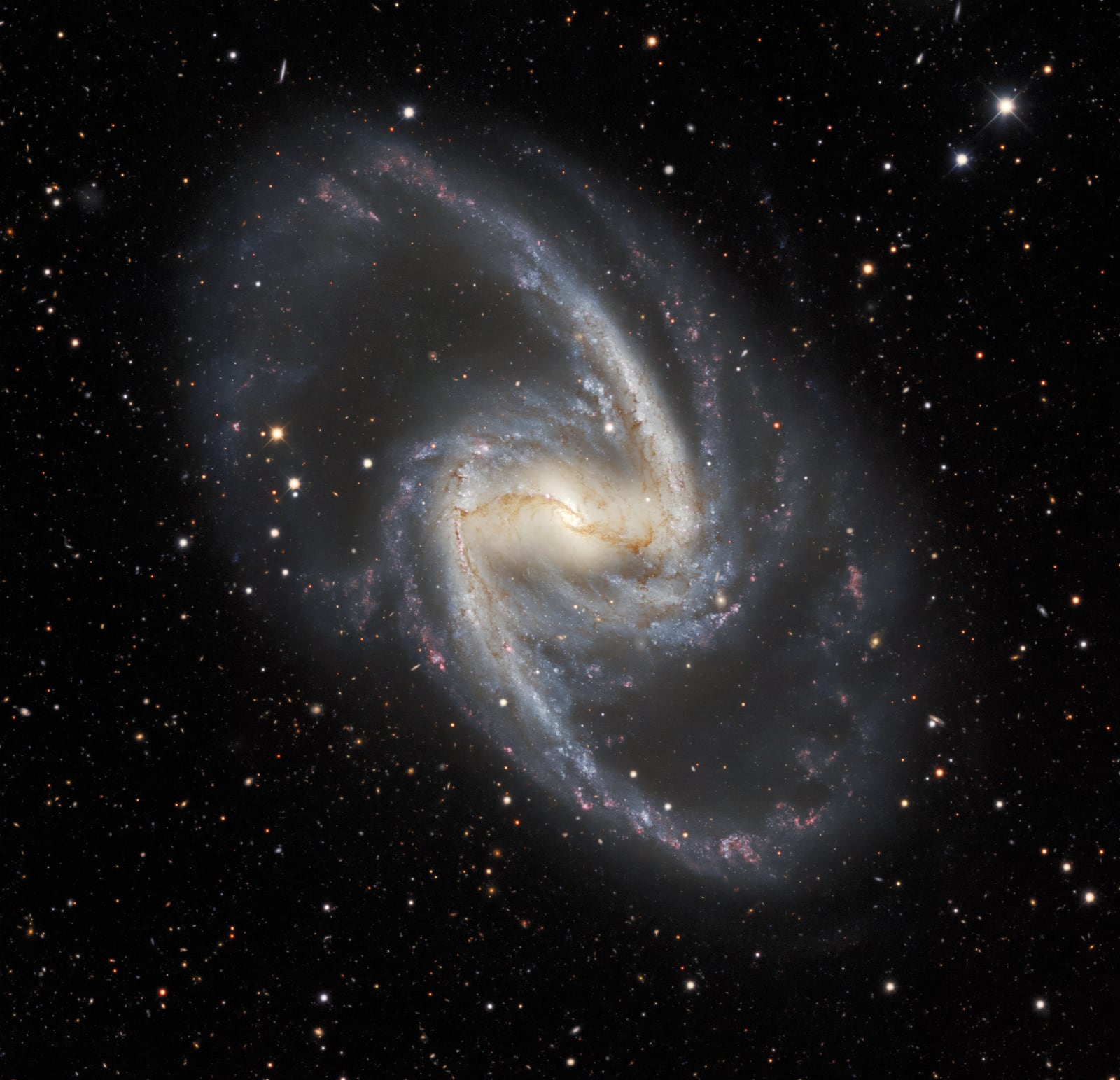 Galáxia NGC 1365, galáxia registrada pelo NSF Víctor M. Blanco 4-meter Telescope