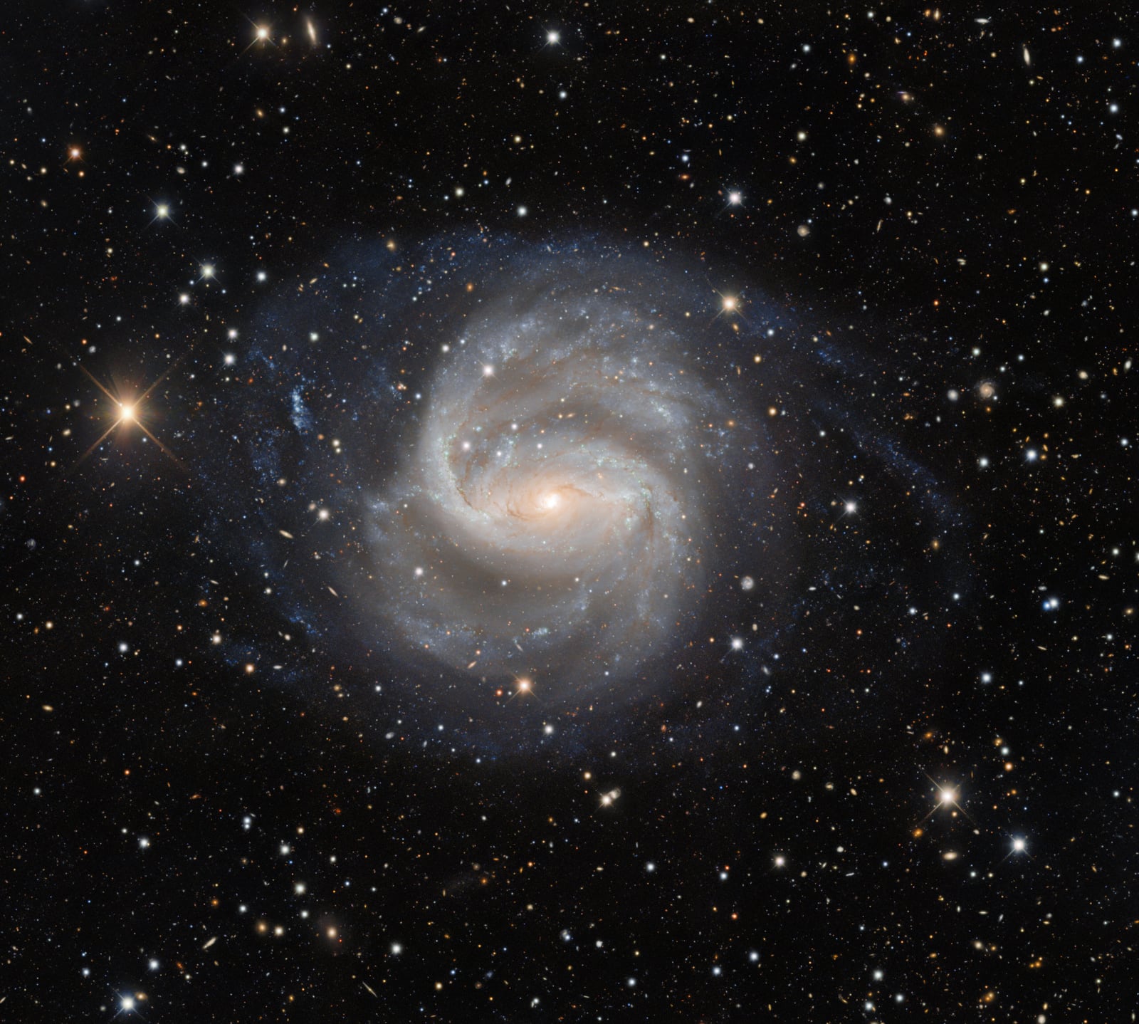 Galáxia NGC 1672, galáxia, em imagem do NSF Víctor M. Blanco 4-meter Telescope