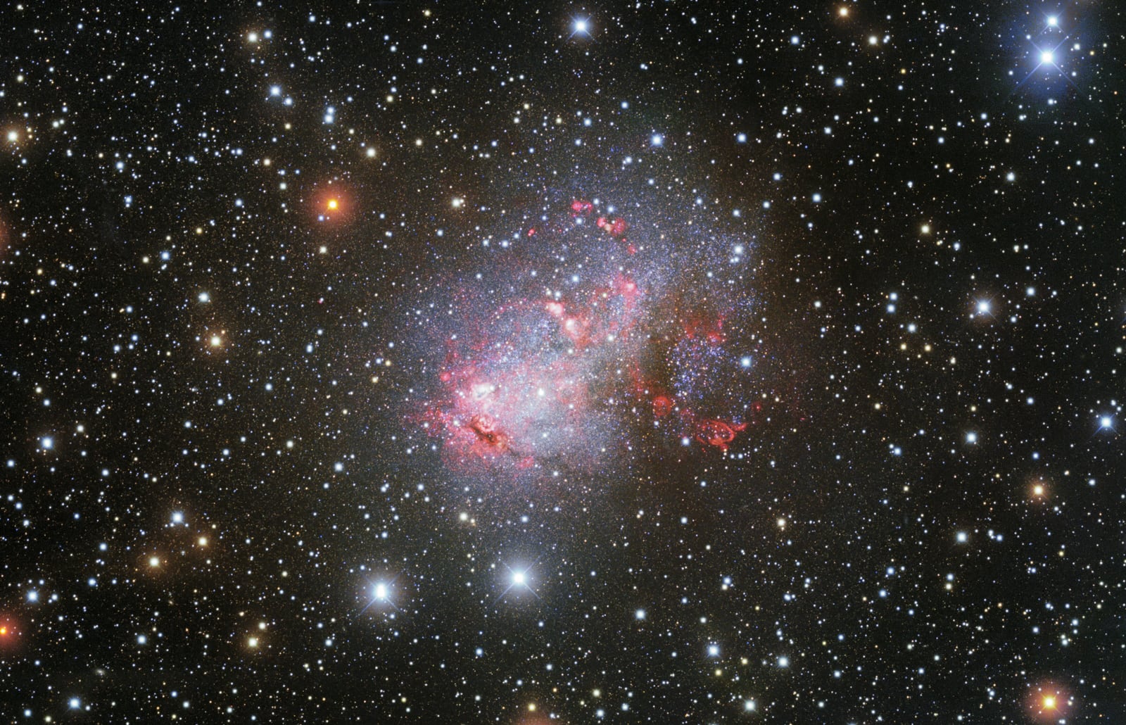 Galáxia IC 10, galáxia, em imagem do NSF Nicholas U. Mayall 4-meter Telescope