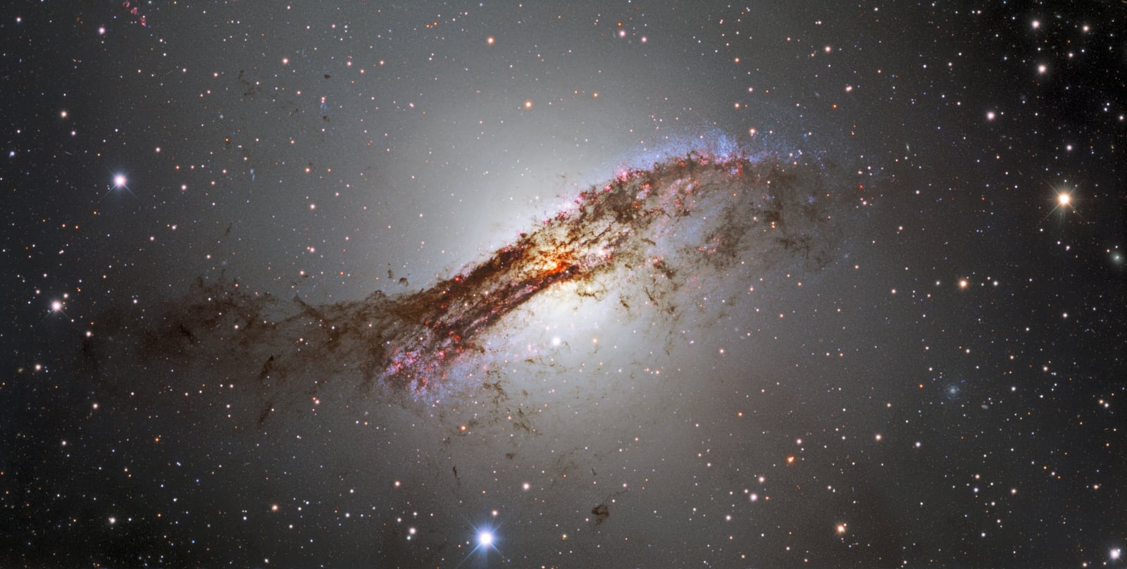 Centaurus A, galáxia, em imagem do NSF Víctor M. Blanco 4-meter Telescope