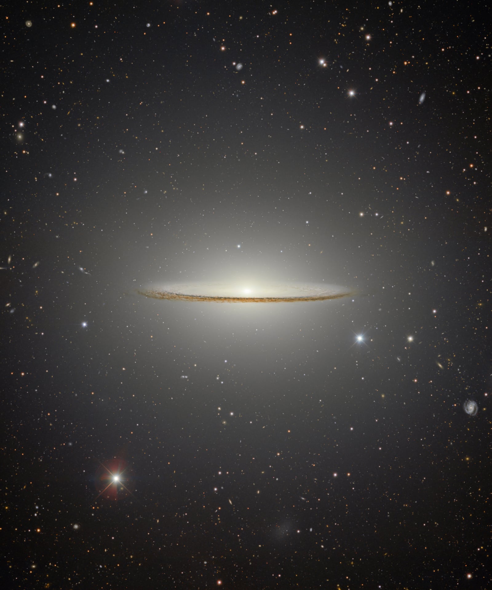 Galáxia do Sombrero, galáxia, em imagem do NSF Víctor M. Blanco 4-meter Telescope