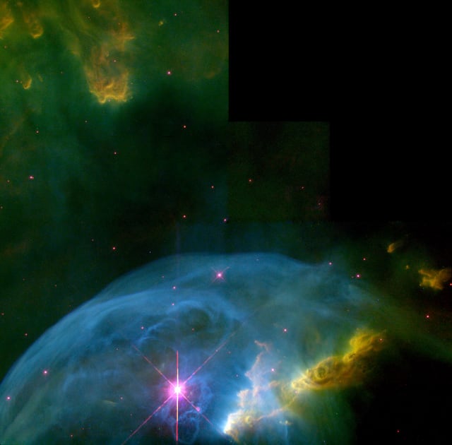 Nebulosa da Bolha, região de hidrogênio ionizado, em imagem do Hubble Space Telescope