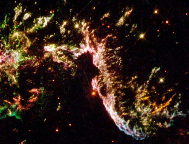 Cassiopeia A, remanescente de supernova, em imagem do Hubble Space Telescope