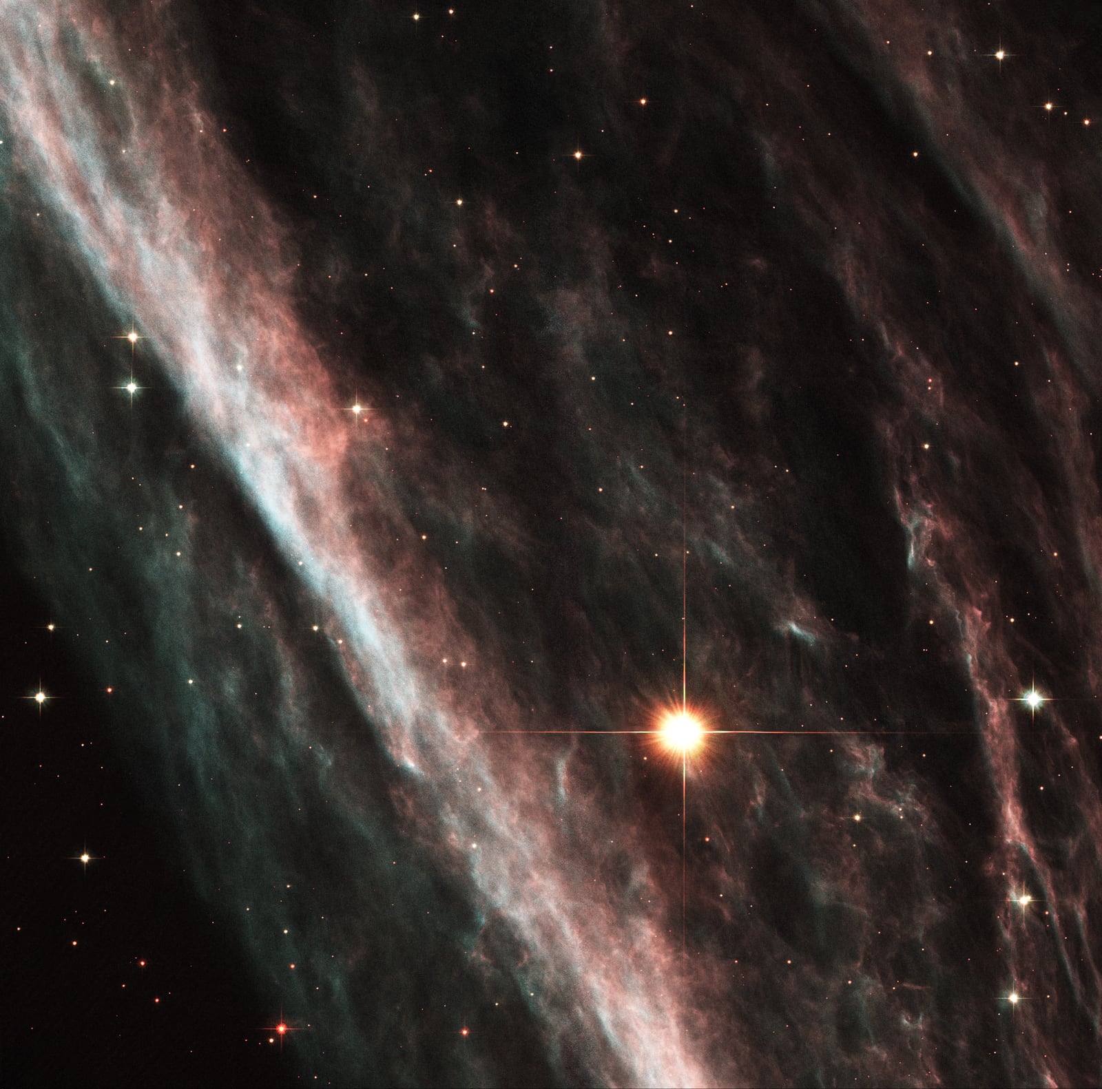 Nebulosa do Lápis, remanescente de supernova, em imagem do Hubble Space Telescope