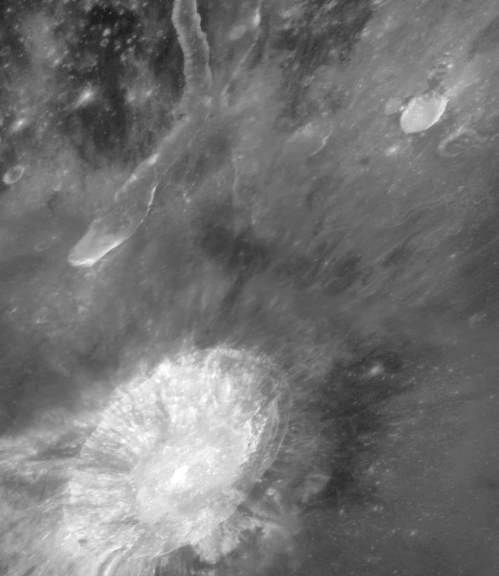A Lua, satélite natural, em imagem do Hubble Space Telescope
