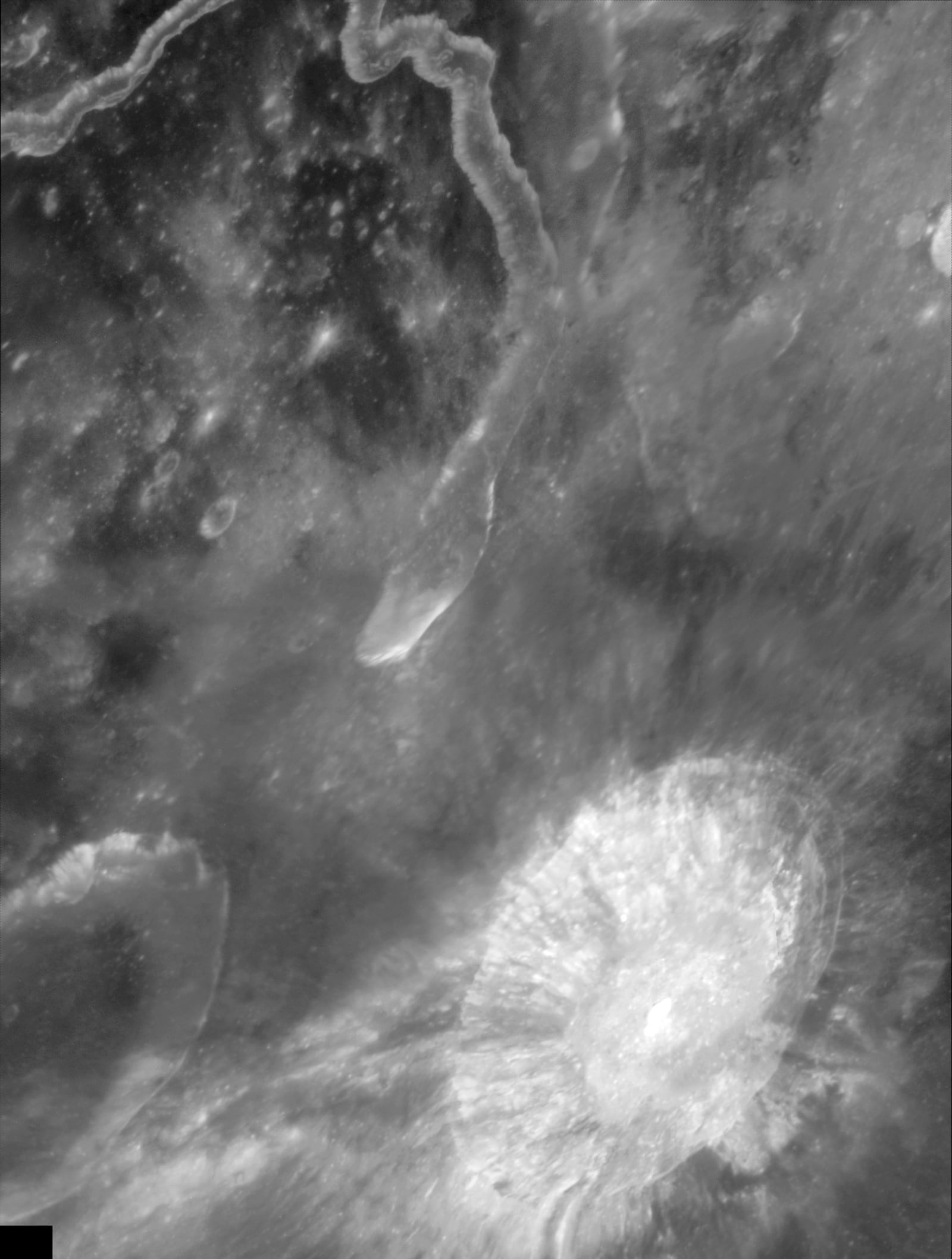 A Lua, satélite natural, em imagem do Hubble Space Telescope