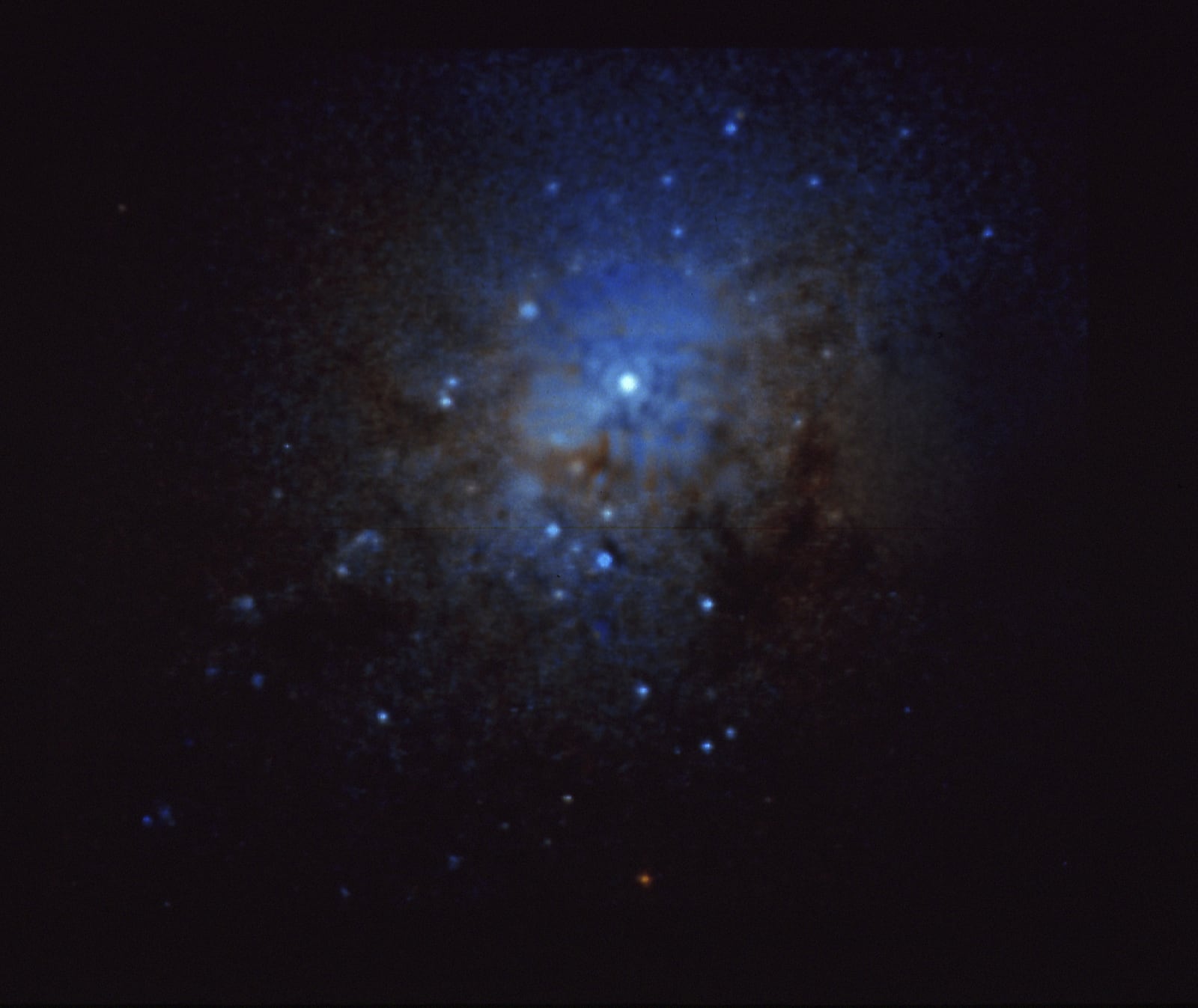 Galáxia NGC 1275, no coração de Perseu, galáxia, em imagem do Hubble Space Telescope